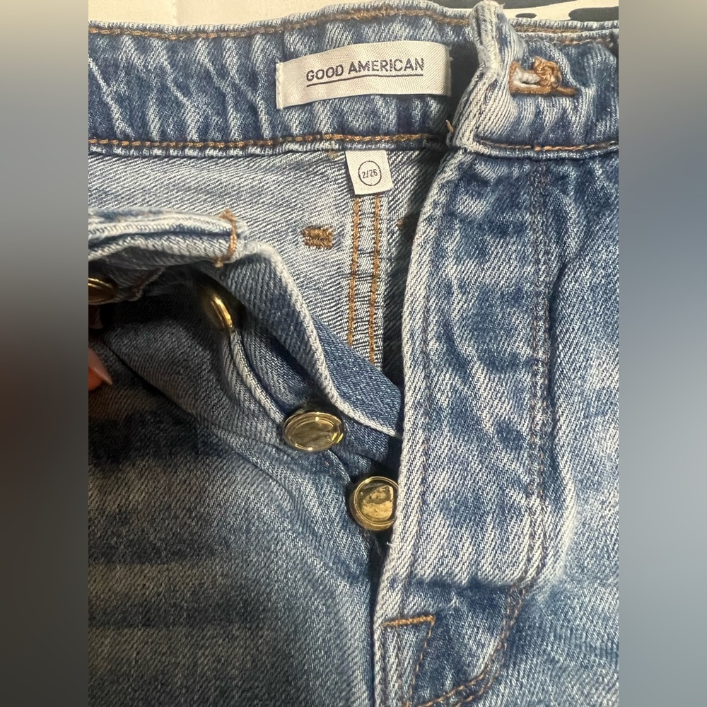 Good American Button Up Jean Short